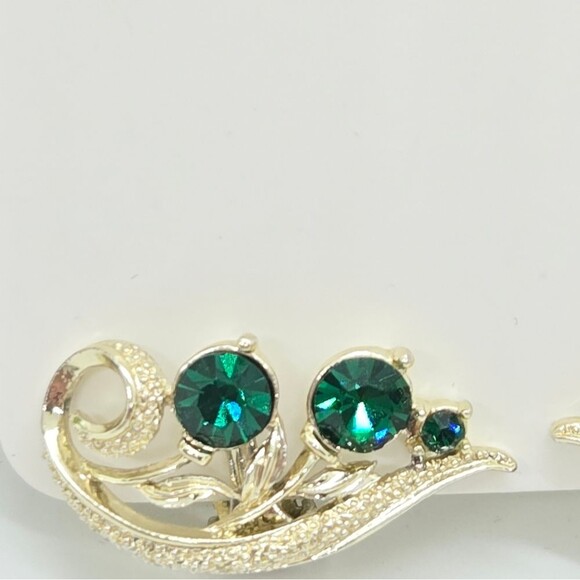 Vintage Signed LISNER Gold Tone Green Rhinestone Clip On Earrings - Picture 4 of 9